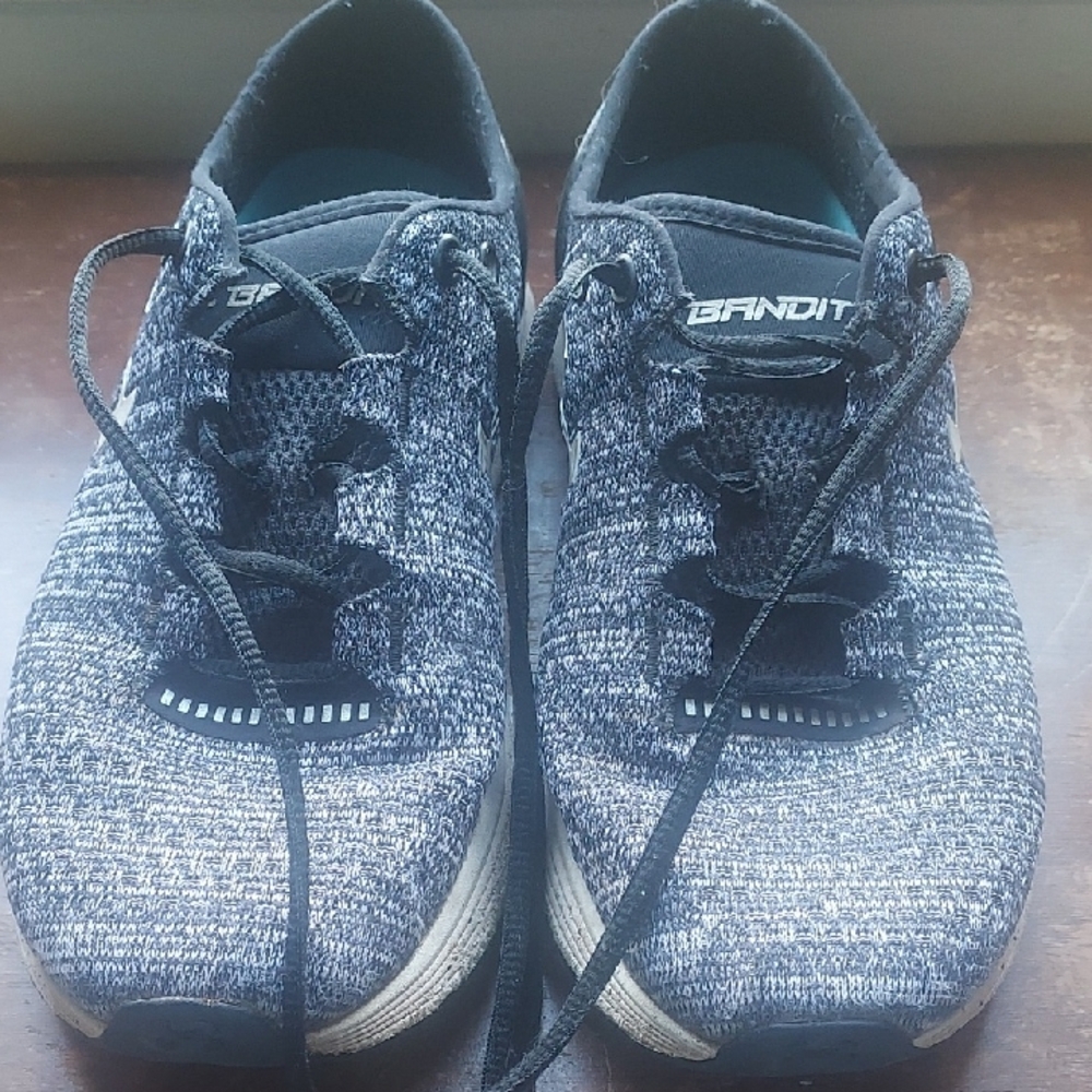 Under Armour Black and Gray Athletic Shoes 8